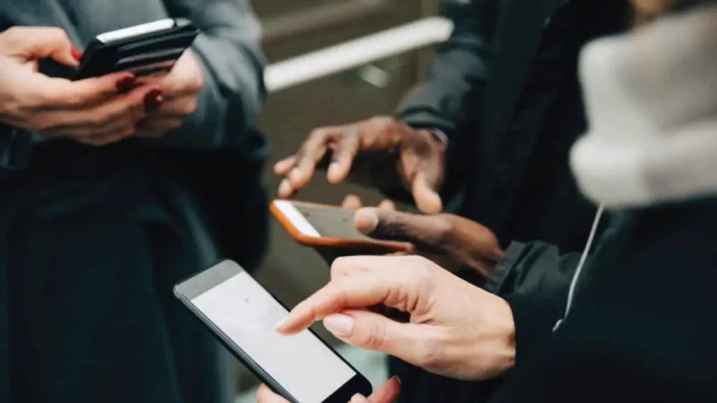 Will removing algorithmic sorting improve social media